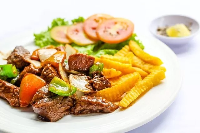 Bò lúc lắc + Khoai tây chiên