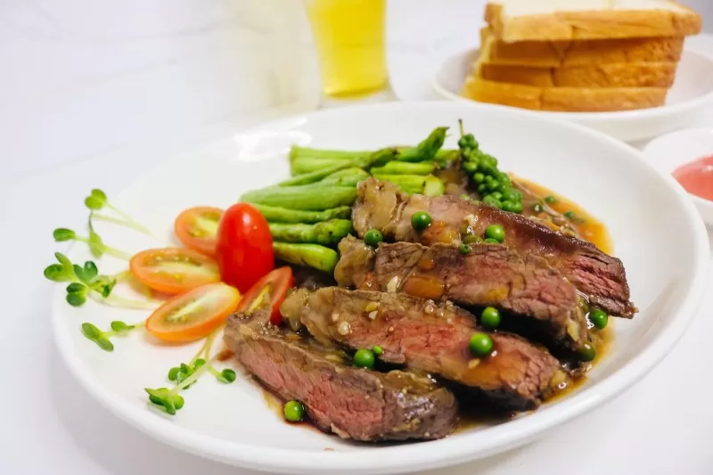 Bò sốt tiêu xanh + Khoai tây chiên