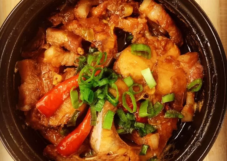 Cá hú kho thịt ba chỉ