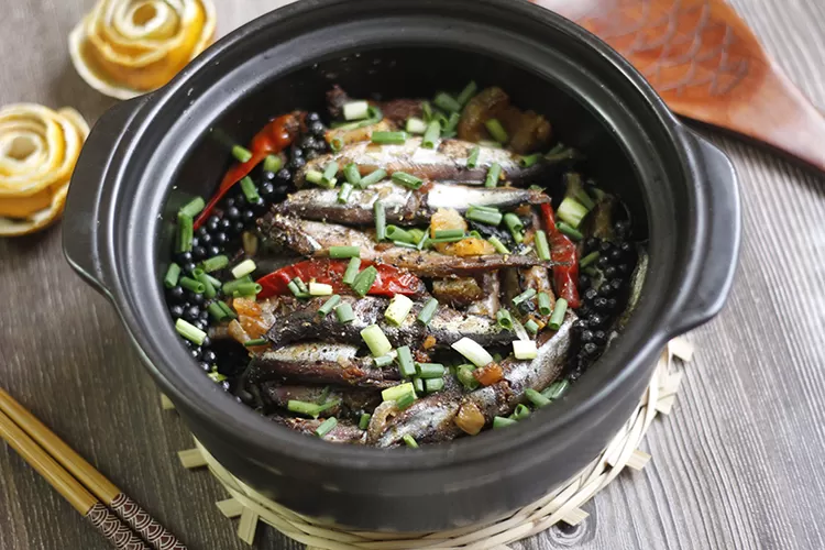 Cá trứng kho tiêu