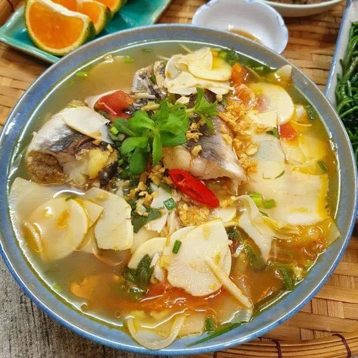 Canh cá hú măng chua