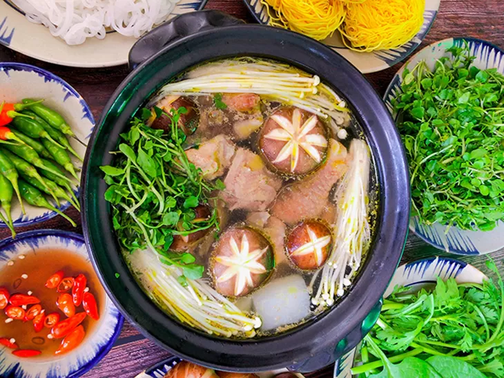 Lẩu nấm gà ta - 1/2 con