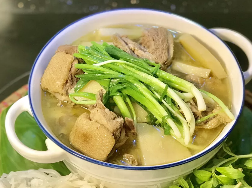Vịt xiêm hầm măng tươi - Nguyên con