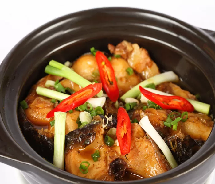 Cá lăng kho tộ + thịt ba chỉ