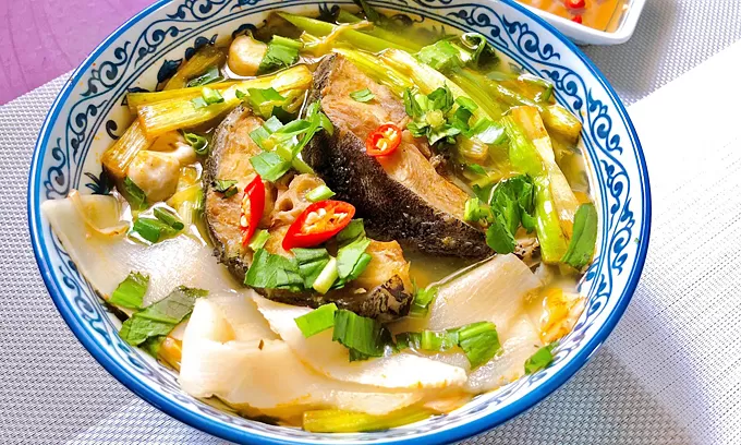 Canh cá bớp măng chua