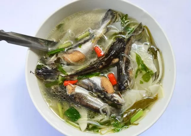 Canh cá chốt măng chua