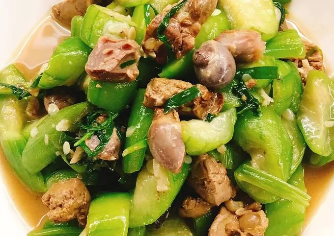Lòng gà xào mướp