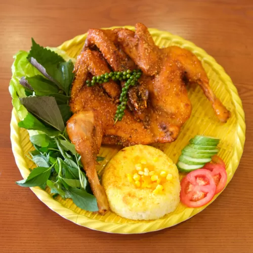 Mẹt Combo Gà Ta ( Gà sốt tiêu xanh + Cơm cháy + Rau) - 1/2 Con